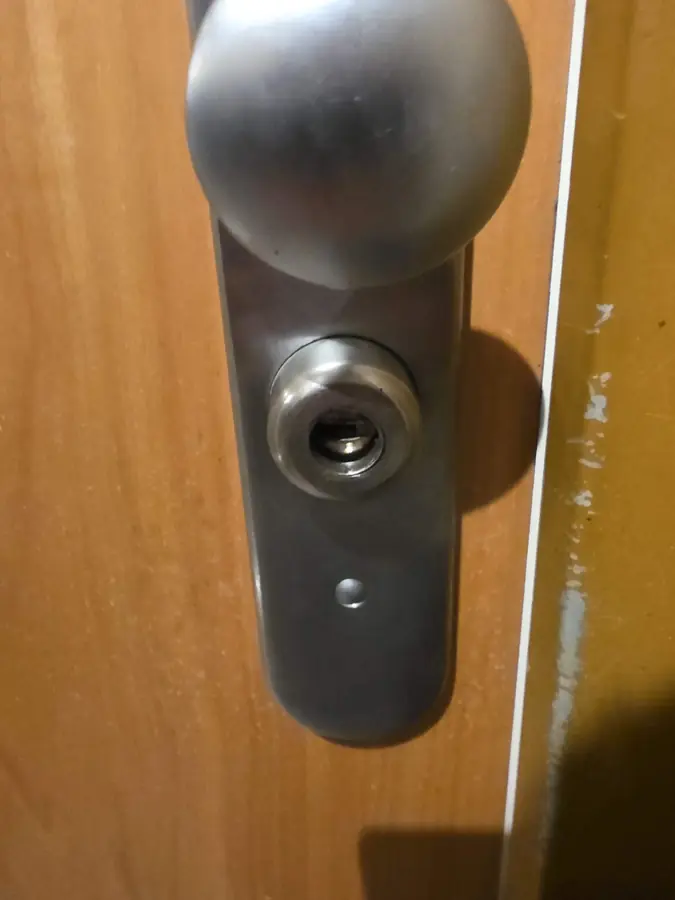 Serrure à cylindre sur porte d'entrée – Serrurerie Minute