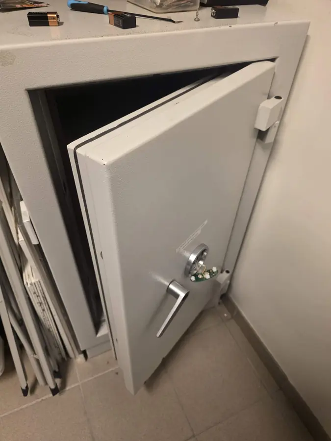 Intervention sur la serrure électronique d'un coffre-fort